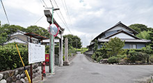 嶋神社を右折。カーブミラーのある交差点を左折