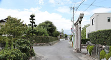 自動販売機のある交差点