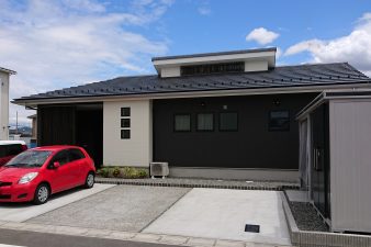 大野町I様邸　格子で囲われた大きな中庭のある平屋（施工面積約56坪）